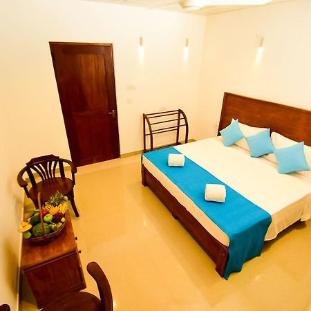 Heavens Door Guest Inn แคนดี้ ภายนอก รูปภาพ