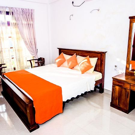 Heavens Door Guest Inn แคนดี้ ภายนอก รูปภาพ