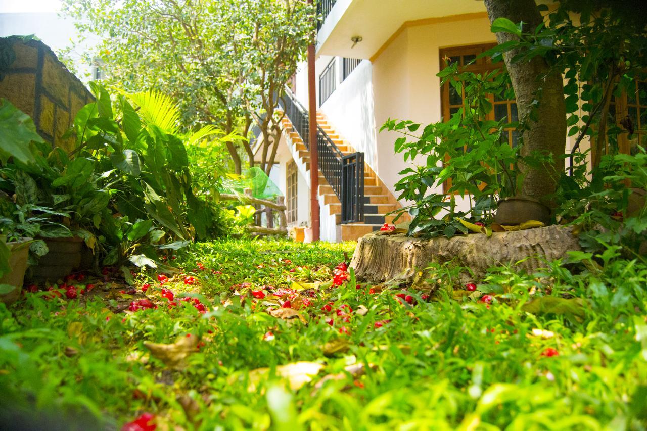 Heavens Door Guest Inn แคนดี้ ภายนอก รูปภาพ