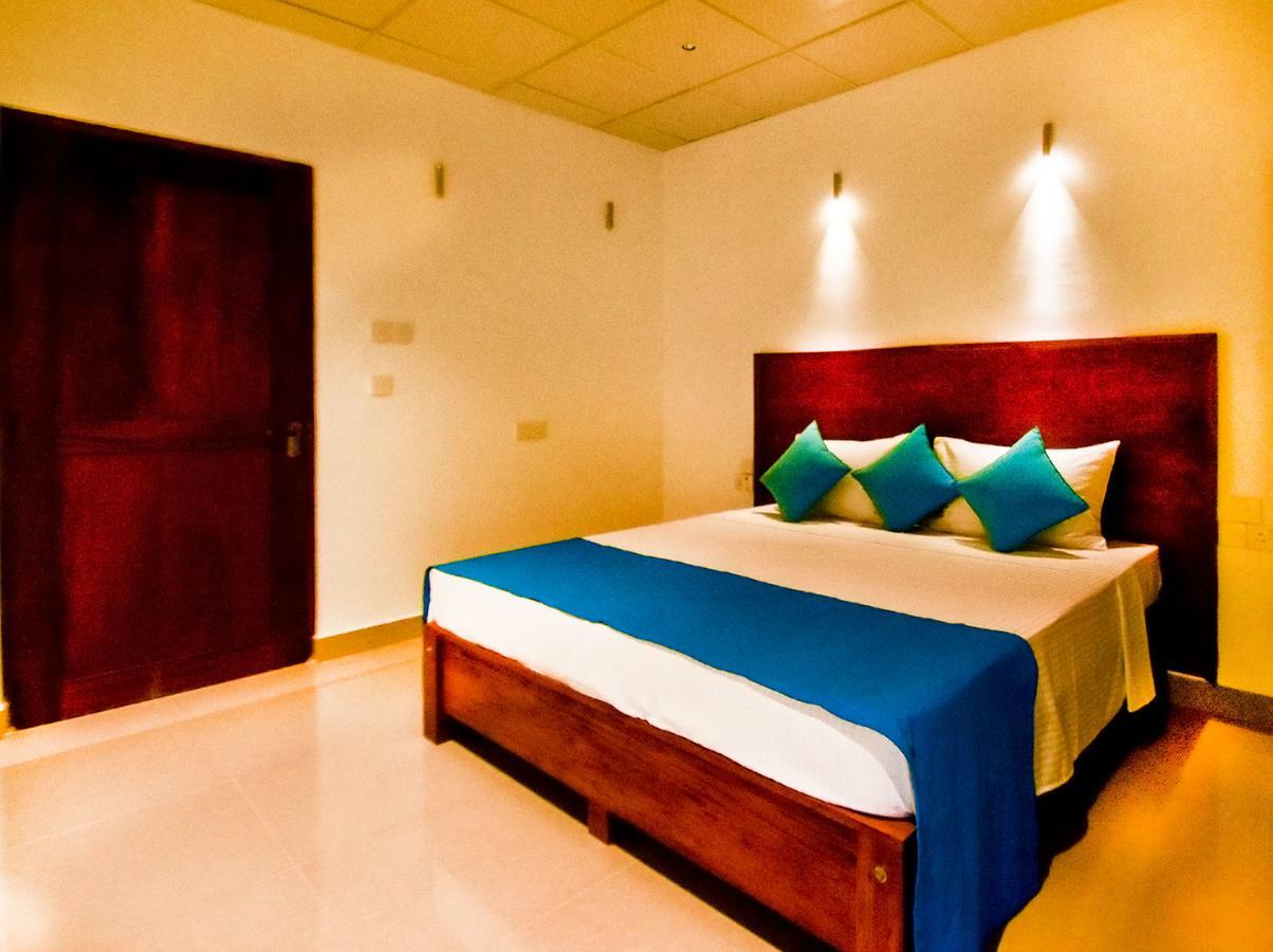 Heavens Door Guest Inn แคนดี้ ภายนอก รูปภาพ