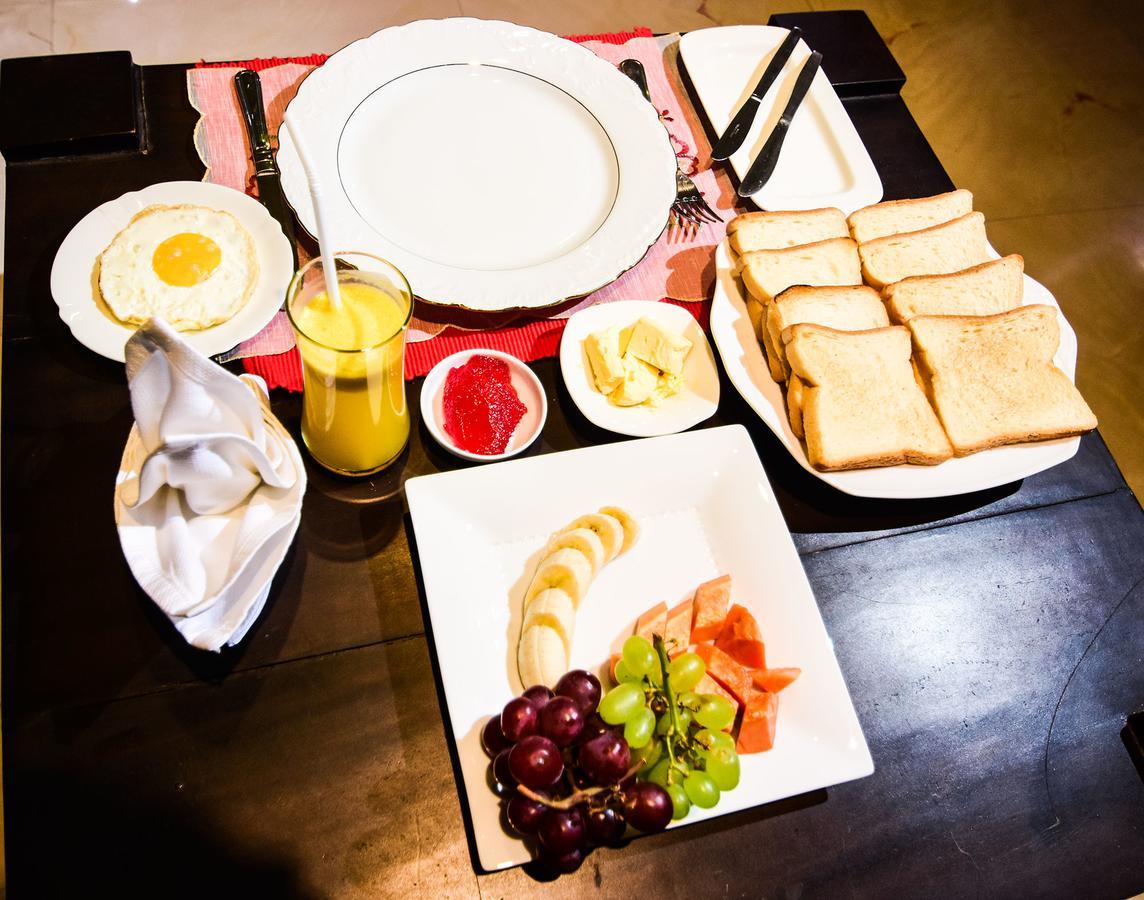 Heavens Door Guest Inn แคนดี้ ภายนอก รูปภาพ