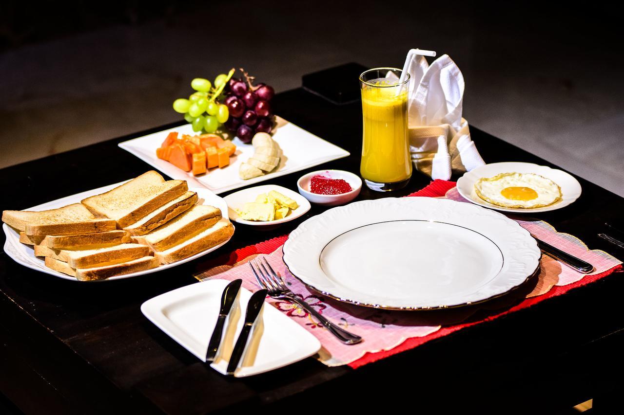 Heavens Door Guest Inn แคนดี้ ภายนอก รูปภาพ