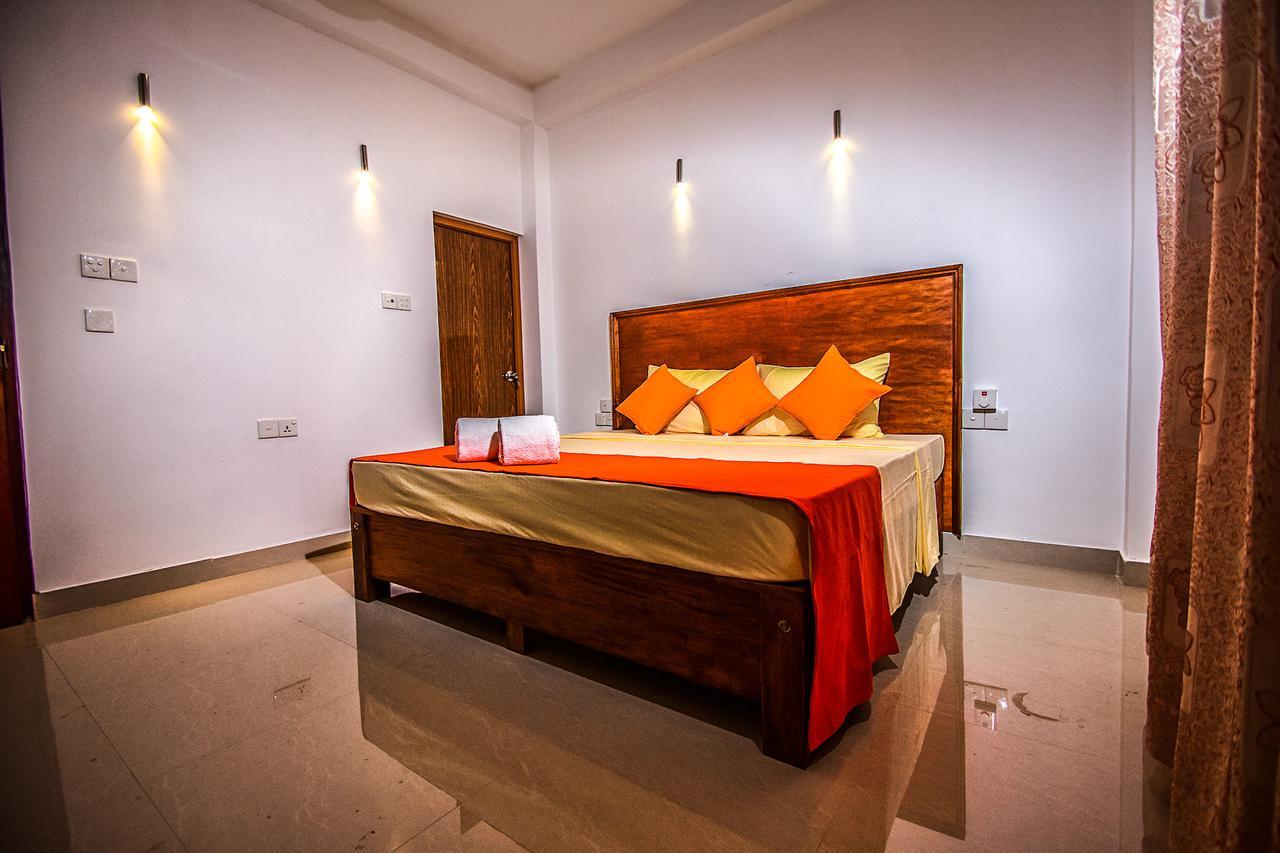 Heavens Door Guest Inn แคนดี้ ภายนอก รูปภาพ