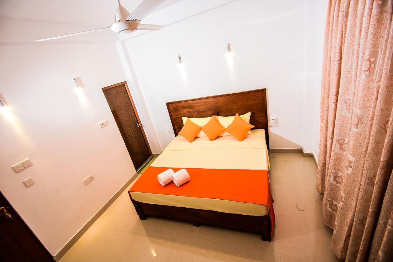 Heavens Door Guest Inn แคนดี้ ภายนอก รูปภาพ