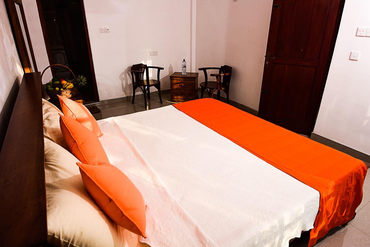 Heavens Door Guest Inn แคนดี้ ภายนอก รูปภาพ
