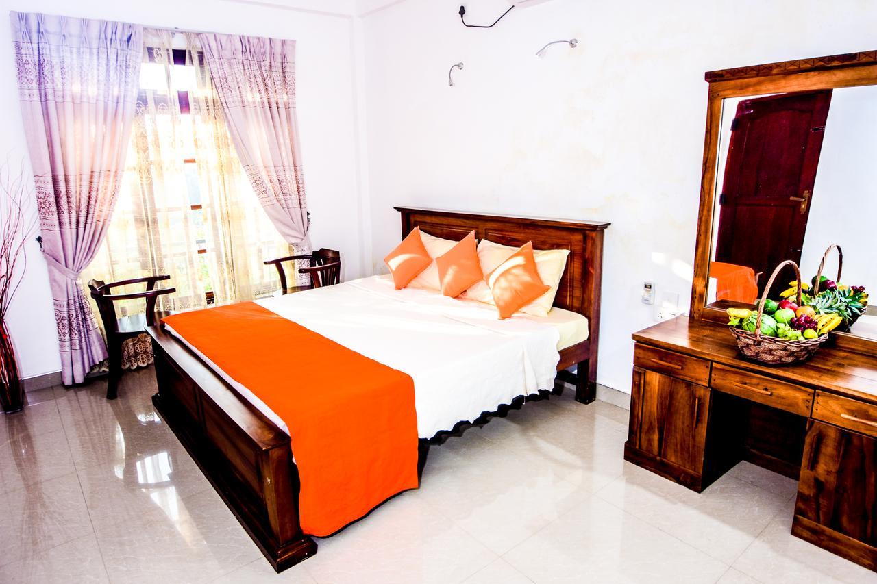 Heavens Door Guest Inn แคนดี้ ภายนอก รูปภาพ