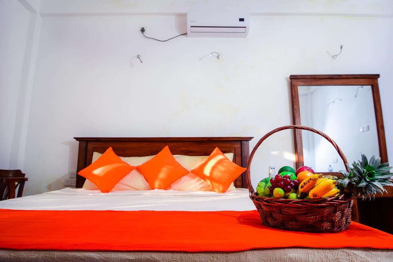 Heavens Door Guest Inn แคนดี้ ภายนอก รูปภาพ