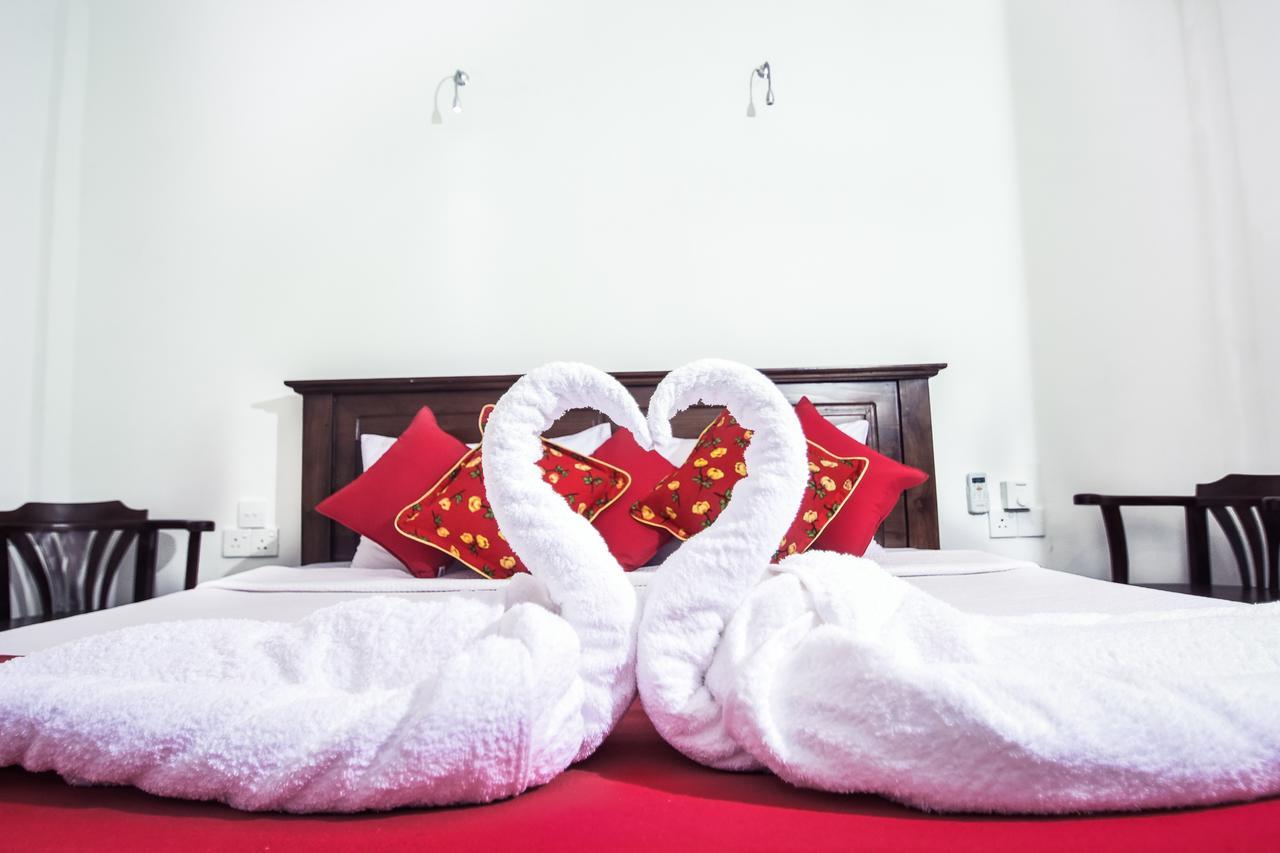 Heavens Door Guest Inn แคนดี้ ภายนอก รูปภาพ