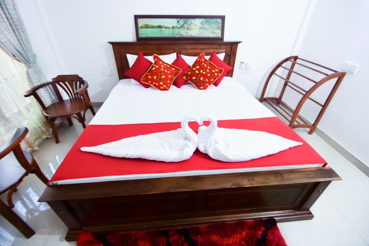 Heavens Door Guest Inn แคนดี้ ภายนอก รูปภาพ
