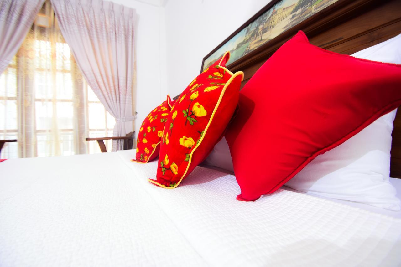 Heavens Door Guest Inn แคนดี้ ภายนอก รูปภาพ