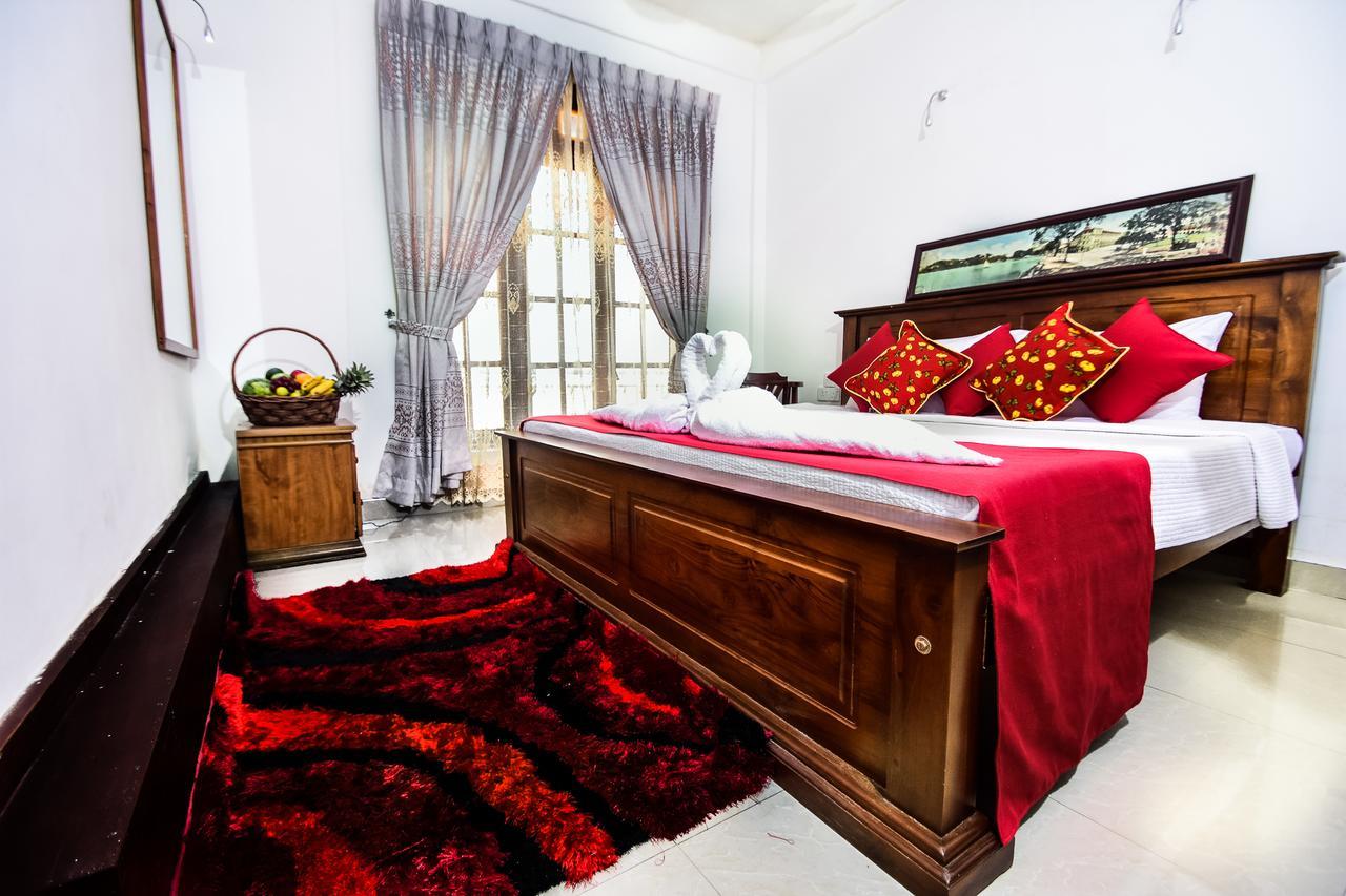 Heavens Door Guest Inn แคนดี้ ภายนอก รูปภาพ