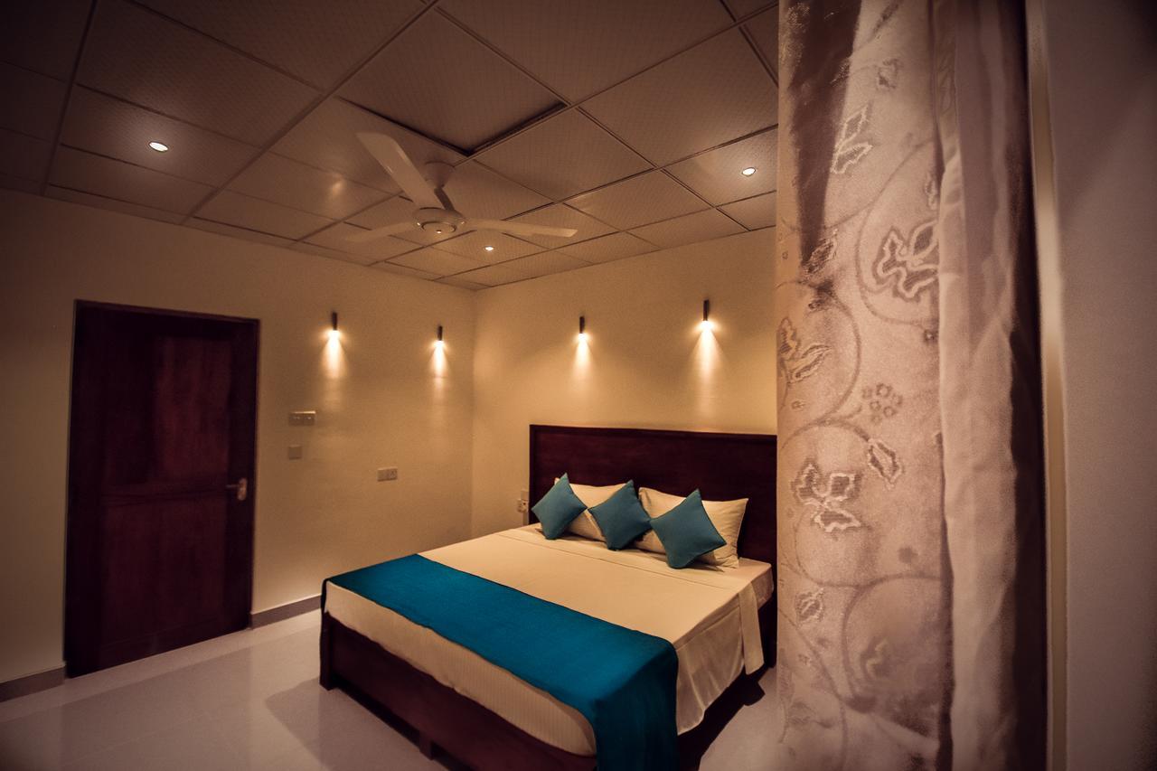 Heavens Door Guest Inn แคนดี้ ภายนอก รูปภาพ
