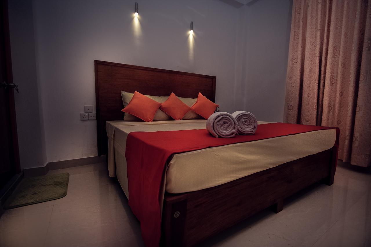 Heavens Door Guest Inn แคนดี้ ภายนอก รูปภาพ